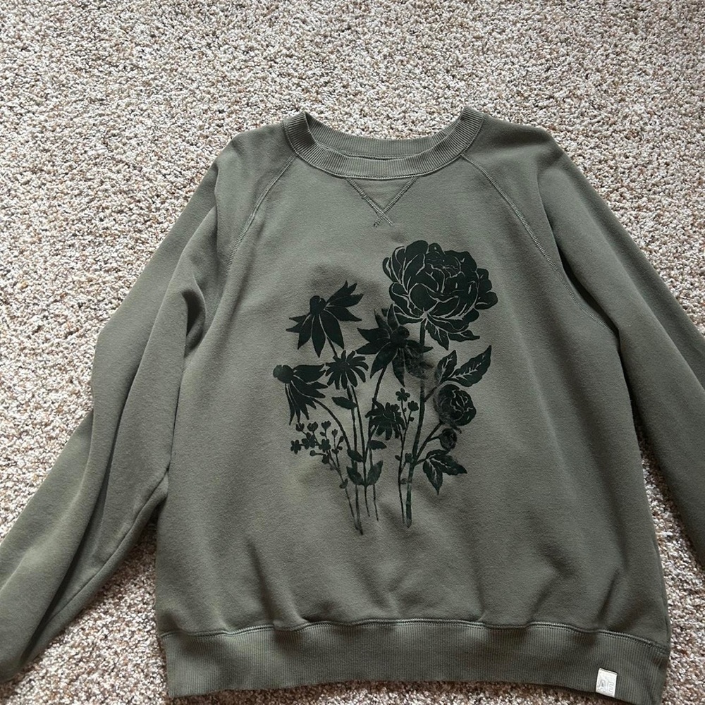 American Eagle Green Floral Crewneck